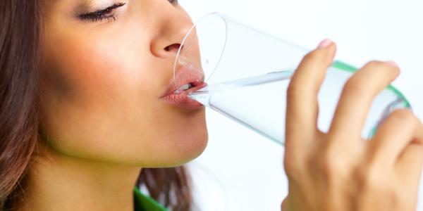 भोजन के समय पानी पीने के नुकसान-Drink water